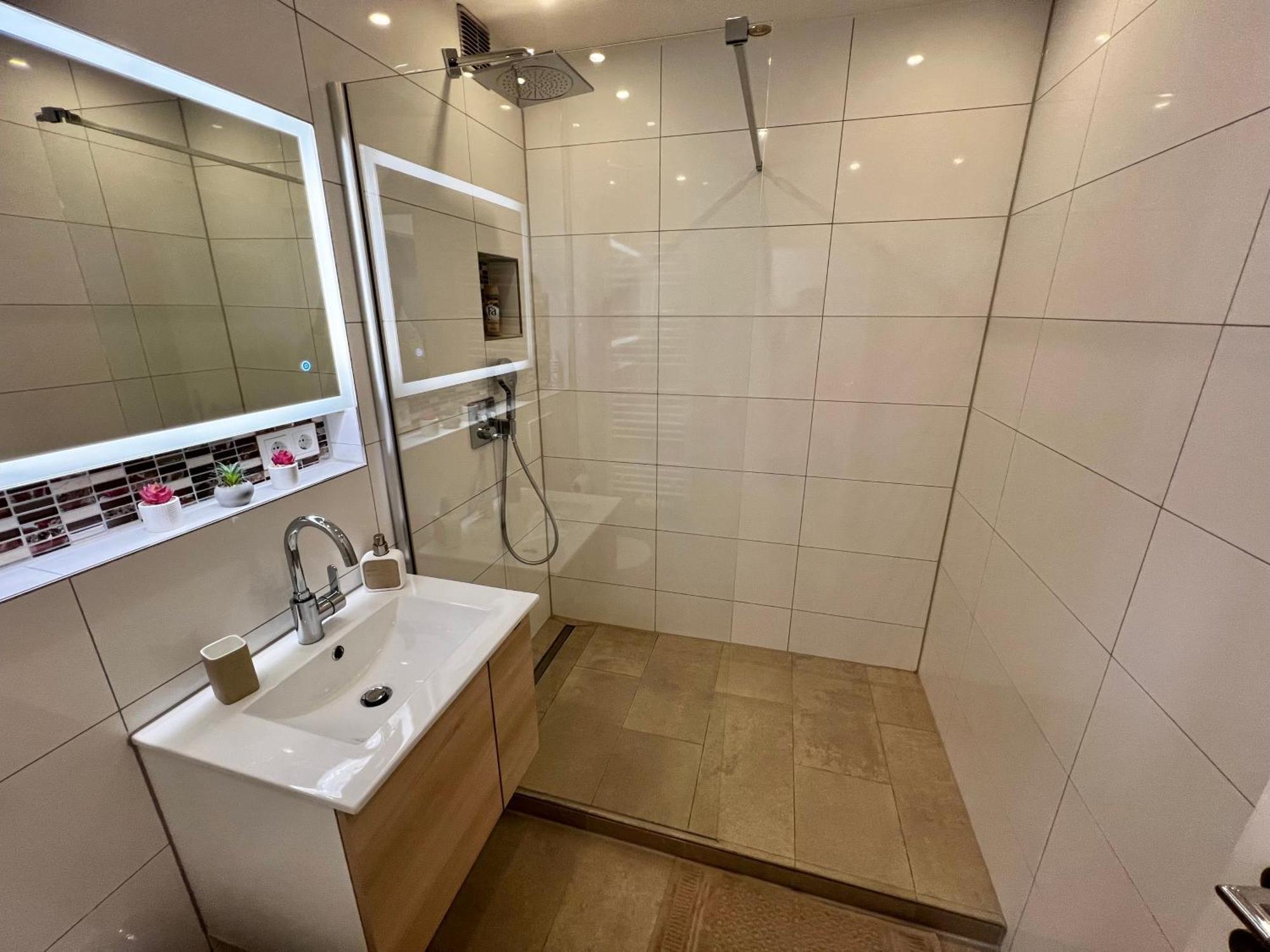 Lilis Apartment Mit Balkon เอาก์สเบิร์ก ภายนอก รูปภาพ