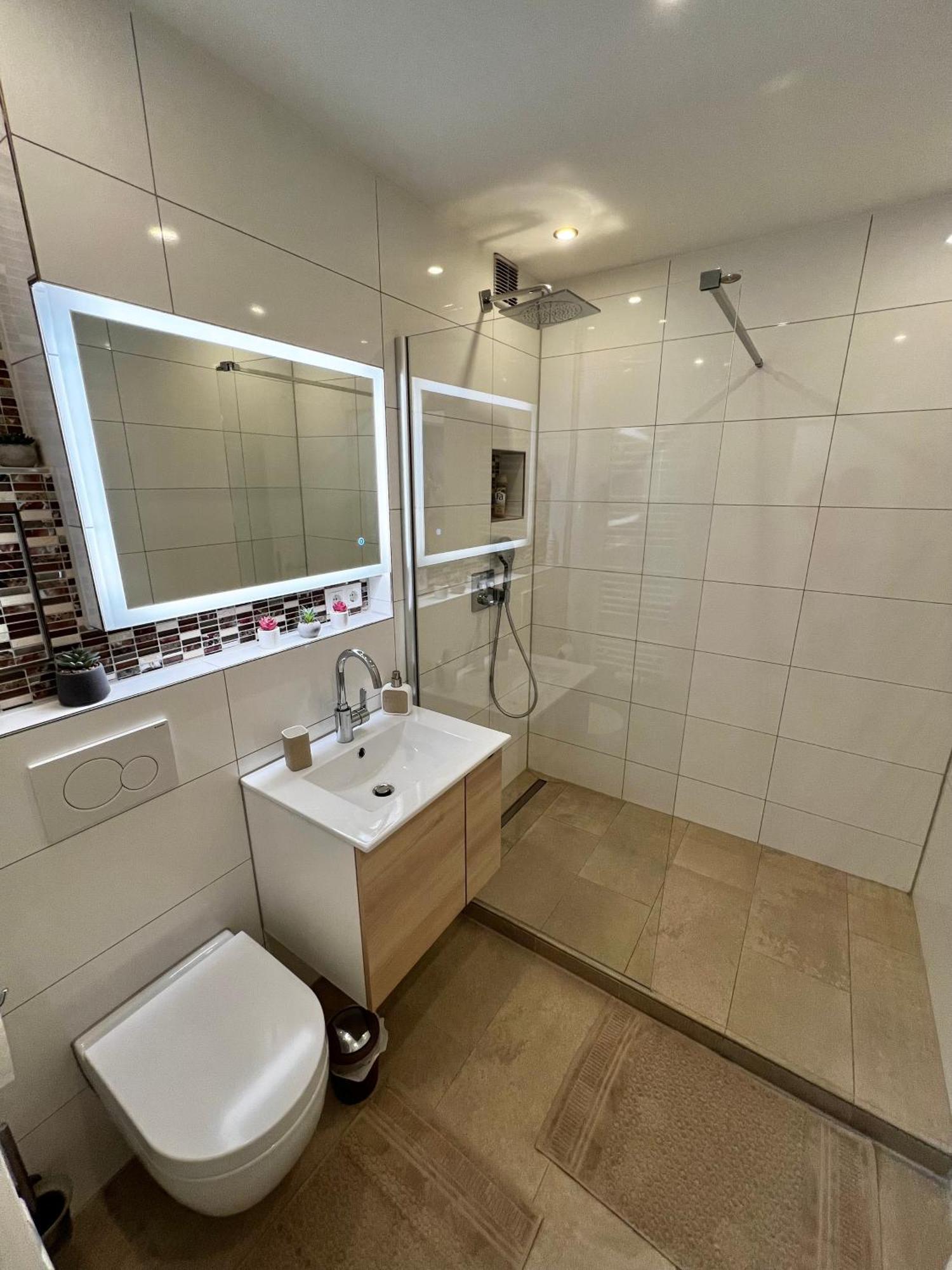 Lilis Apartment Mit Balkon เอาก์สเบิร์ก ภายนอก รูปภาพ